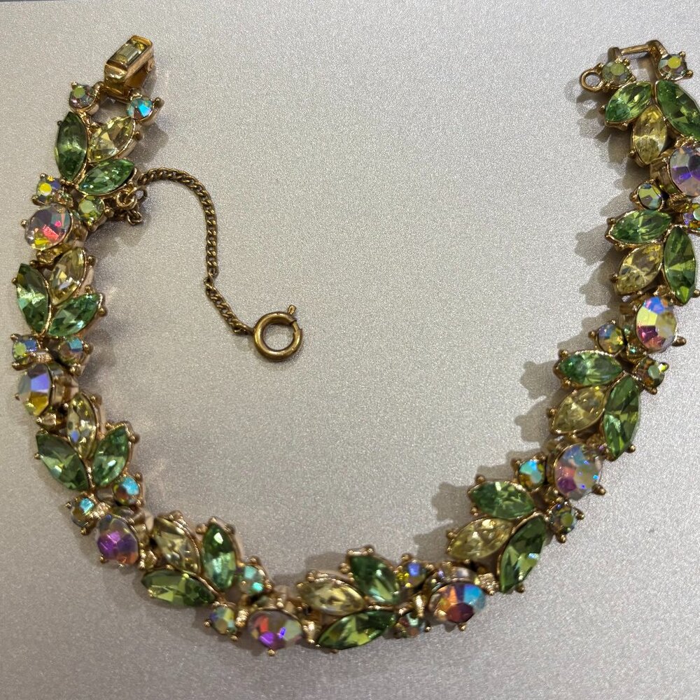 BEAUTIFUL VINTAGE TRIFARI RHINESTONE BRACELET AND EARRINGS. - Picture 7 of 7